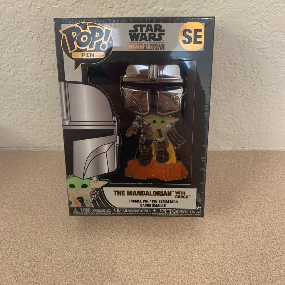 Funko Pop! Star Wars The Mandalorian with Grogu Pin - Silver and Green